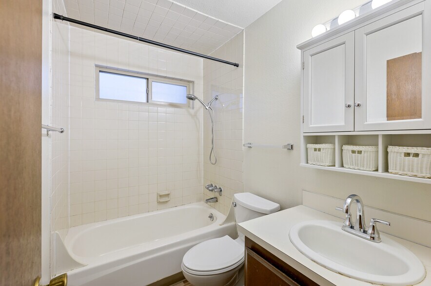 More Photos Of 2318 Yale Ave E, Seattle Apartments For Sale