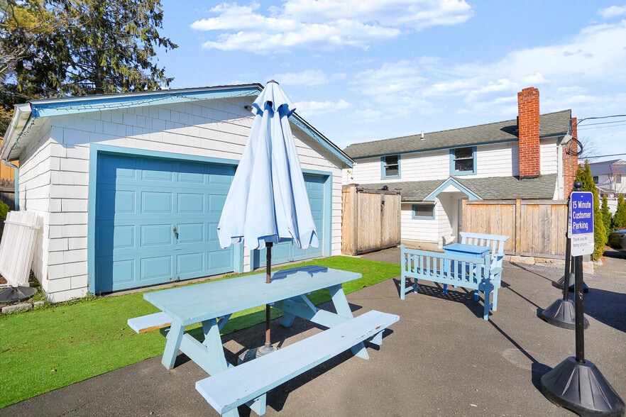 More Photos Of 222 Hillspoint Rd, Westport Restaurant For Lease