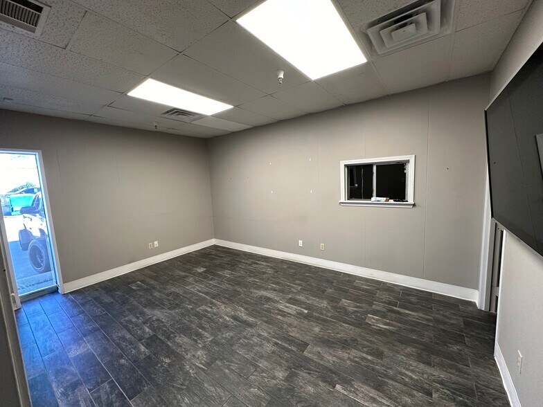 More Photos Of 5201 Grisham Dr, Rowlett Manufacturing For Lease