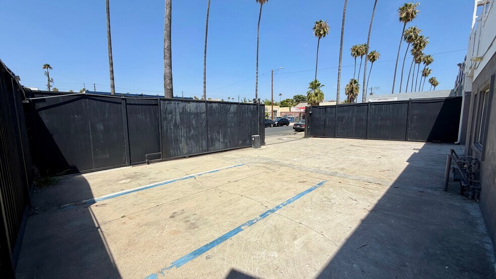 More Photos Of 14768 Calvert St, Van Nuys Warehouse For Sale