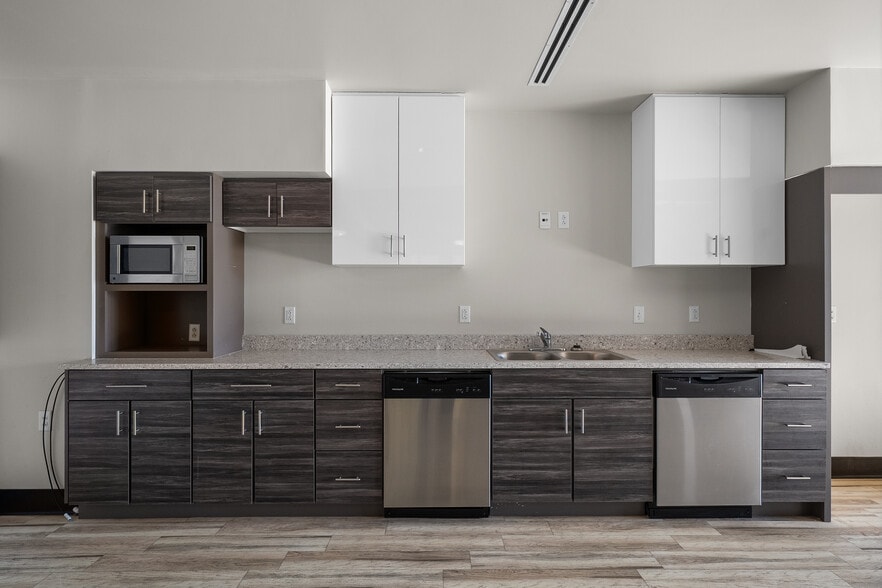 More Photos Of 1600 N Broadway, Saint Louis Manufacturing For Sale