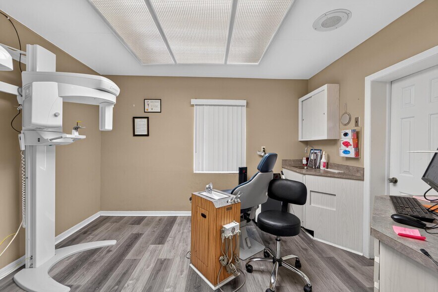 More Photos Of 1205 W Baker St, Plant City Medical For Sale