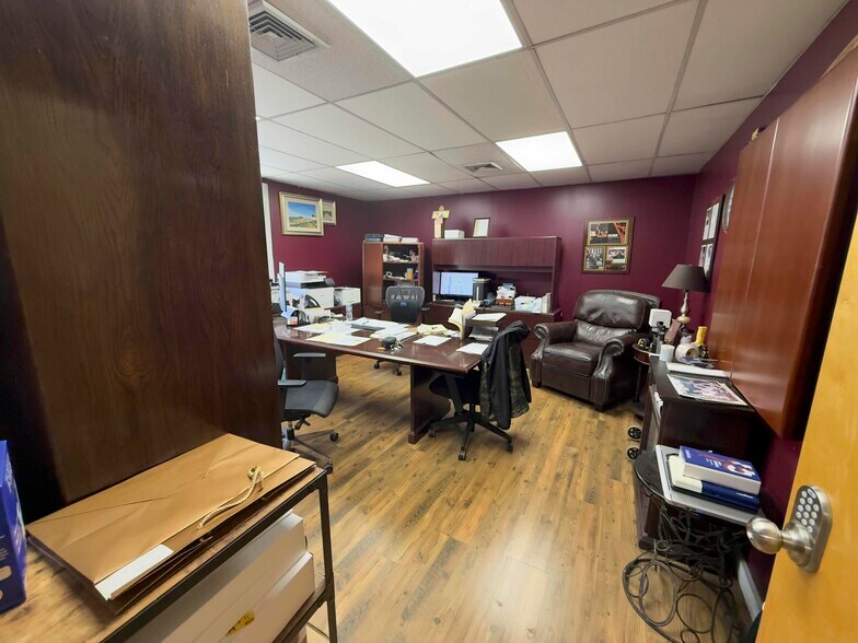 More Photos Of 75 Research Dr, Stamford Manufacturing For Lease