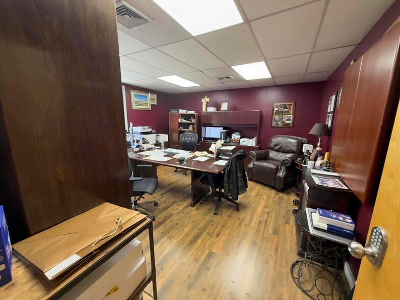 More Photos Of 75 Research Dr, Stamford Manufacturing For Sale