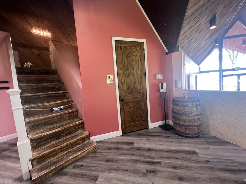 More Photos Of 10804 Wilkshire Blvd, Bolivar Office For Sale