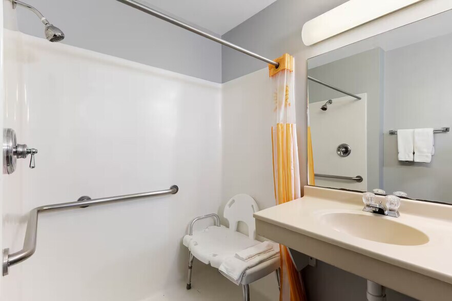 More Photos Of 1201 Avenue H, Carter Lake Hospitality For Sale
