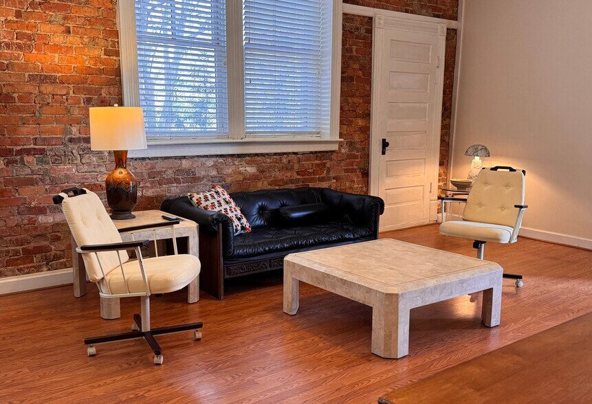 More Photos Of 2737-2739 Cleveland St, Elloree Storefront Retail Office For Sale