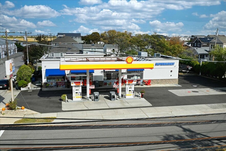 More Photos Of 12 Lido Blvd, Point Lookout Service Station For Sale