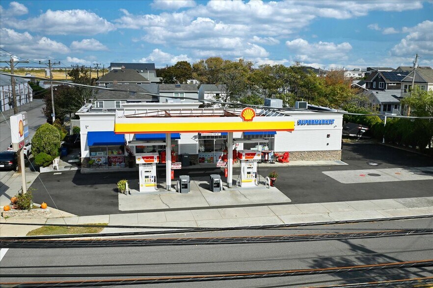 More Photos Of 12 Lido Blvd, Point Lookout Service Station For Sale