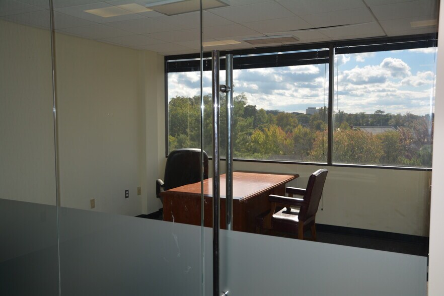 More Photos Of 438 N Frederick Ave, Gaithersburg Medical For Sale