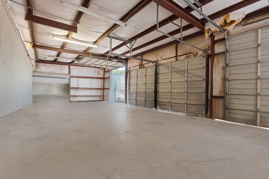 More Photos Of 308 Thomas Pl, Everman Warehouse For Sale