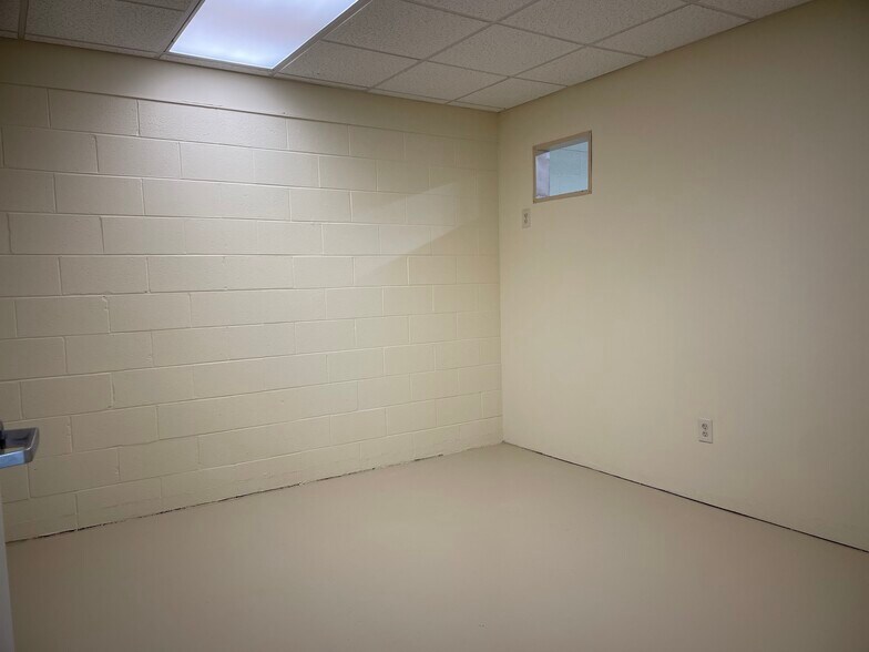 More Photos Of 2845 Wall Triana Hwy, Huntsville Warehouse For Lease