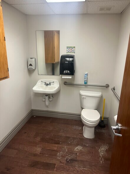 More Photos Of 206 E Marion St, Monroe Office For Sale