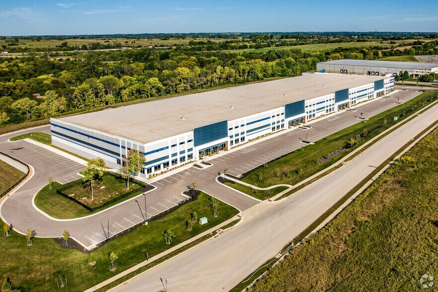 More Photos Of 3141 W Heartland Dr, Liberty Distribution For Lease