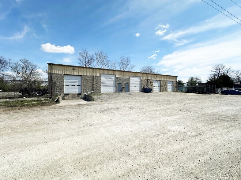 Primary Photo Of 9735 Gravois Rd, Affton Warehouse For Lease