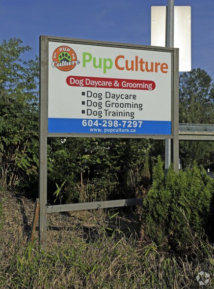 More Photos Of 6939 Hastings St, Burnaby Flex For Lease