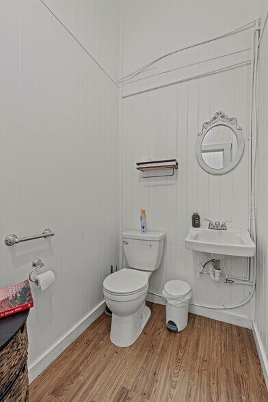 More Photos Of 23654 US Hwy 290, Harper General Retail For Sale