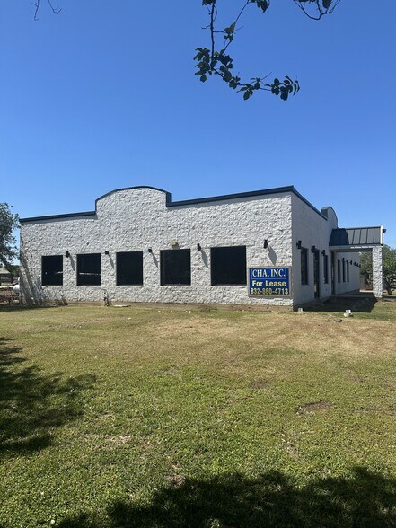 More Photos Of 470 This Way St, Lake Jackson General Retail For Sale