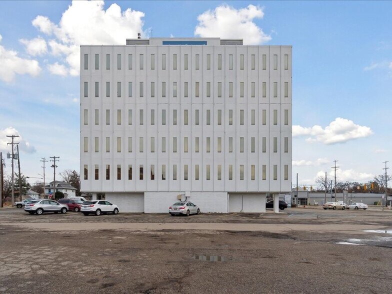 More Photos Of 1100 W Saginaw St, Lansing Medical For Sale