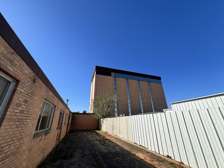 More Photos Of 502 N Willis, Abilene Medical For Sale