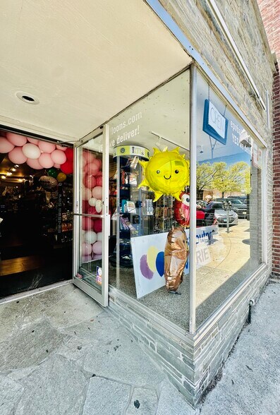 More Photos Of 26 Greenwich Ave, Greenwich Storefront Retail Residential For Lease