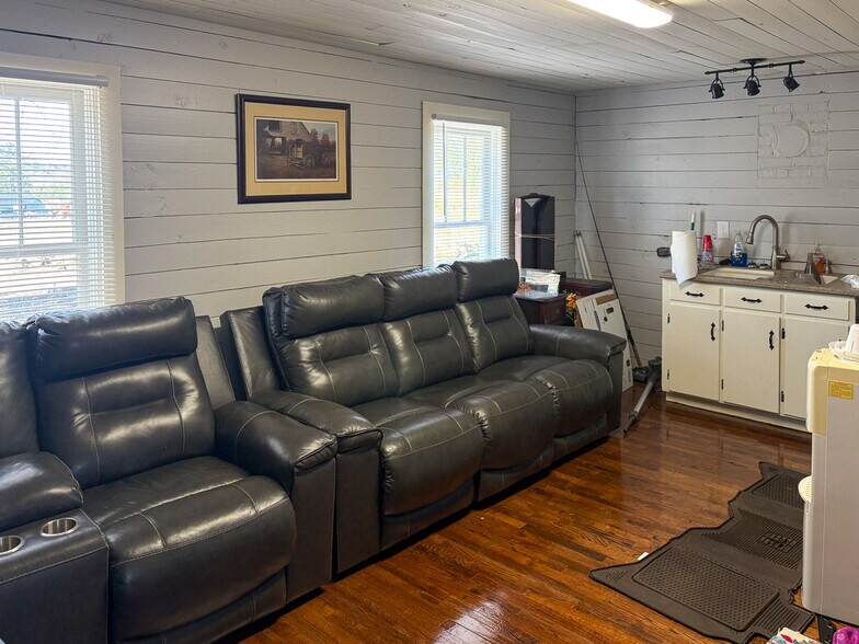 More Photos Of 732 Valley Ridge Rd, Swansea Land For Lease