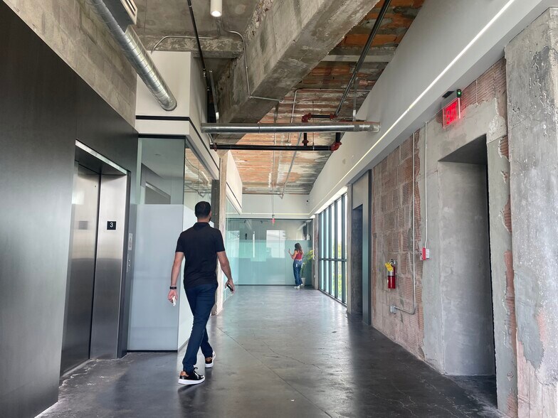 More Photos Of 1900 NE Miami Ct, Miami Office For Lease