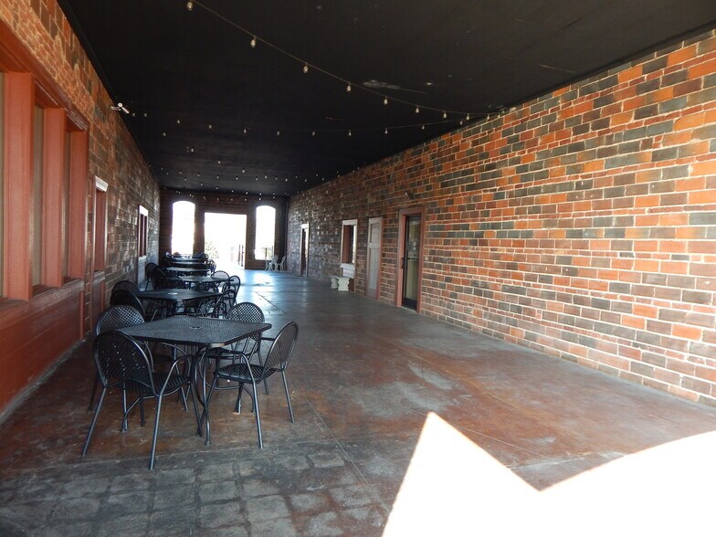 More Photos Of 101 NE Main St, Easley Storefront For Lease