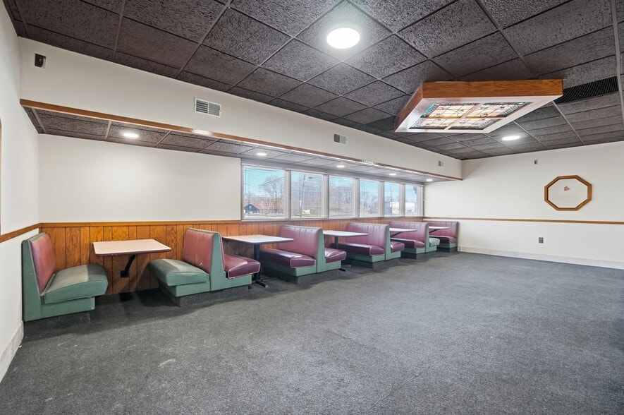 More Photos Of 1610 Germantown Rd, Middletown Restaurant For Sale