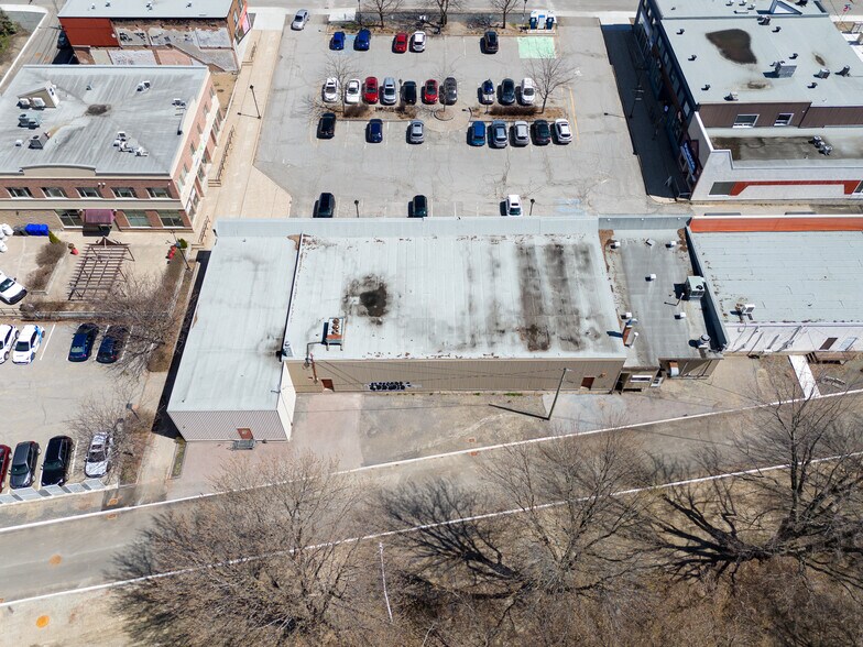 More Photos Of 200 Pl Du 21-Mars, Nicolet Department Store For Sale