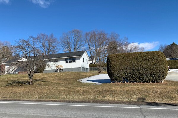 More Photos Of 275 Hill St, Barre Convenience Store For Sale