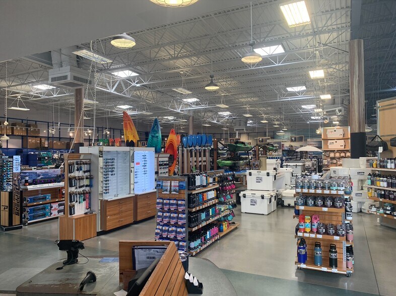 More Photos Of 4860 Town Center Pky, Jacksonville Storefront For Lease