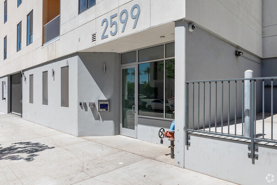 More Photos Of 5201 W Adams Blvd, Los Angeles Apartments For Lease