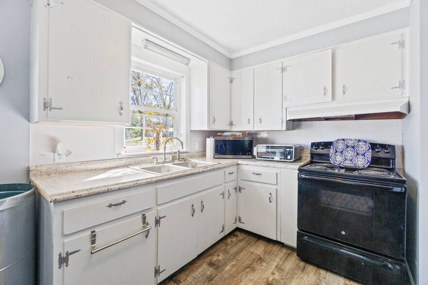 More Photos Of 1213 Main St, Chipley Office For Sale