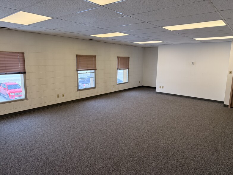 More Photos Of 2117 84 Av NW, Edmonton Light Manufacturing For Lease