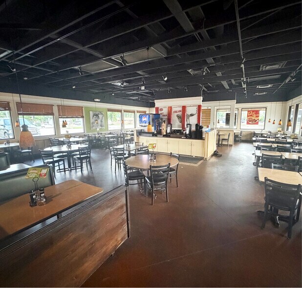 More Photos Of 4603 Vine St, Lincoln General Retail For Lease