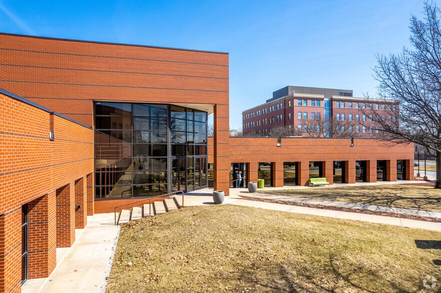 More Photos Of 600 E Court Ave, Des Moines Medical For Lease
