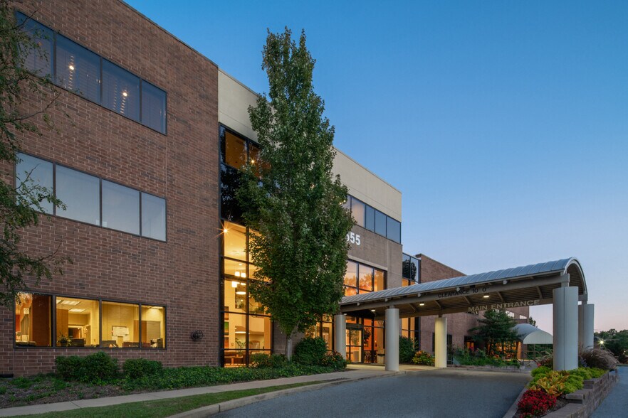 Primary Photo Of 555 N New Ballas Rd, Creve Coeur Medical For Lease