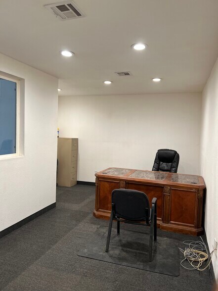 More Photos Of 225 N Highway 91, Summit Service For Lease