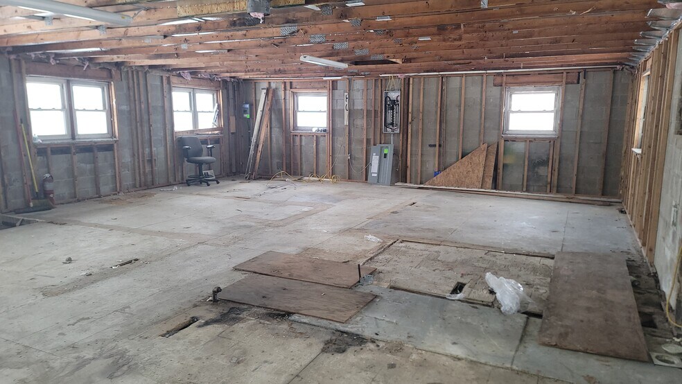 More Photos Of 100 Manor Harrison City Rd, Manor Restaurant For Sale
