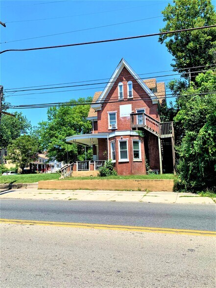 More Photos Of 304 E 9th St, Chester Apartments For Sale