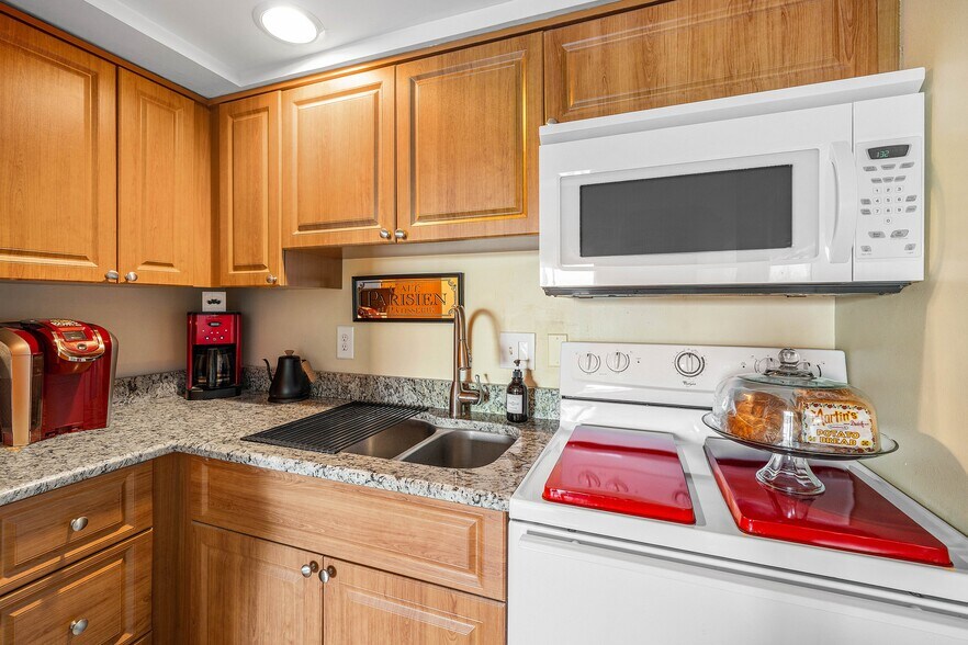 More Photos Of 628 Southwind Cir, North Palm Beach Apartments For Sale