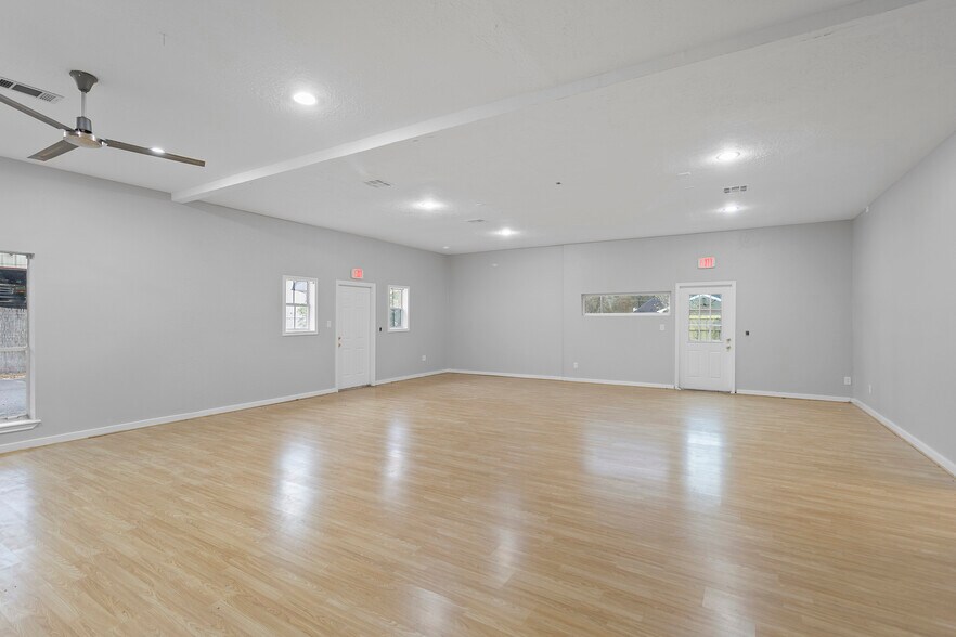 More Photos Of 7407 Fm-1488, Magnolia Medical For Lease