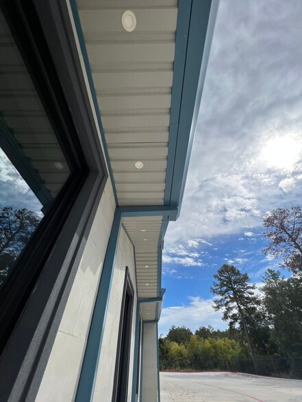 More Photos Of 18630 Intercontinental Crossing Dr, Houston Warehouse For Lease