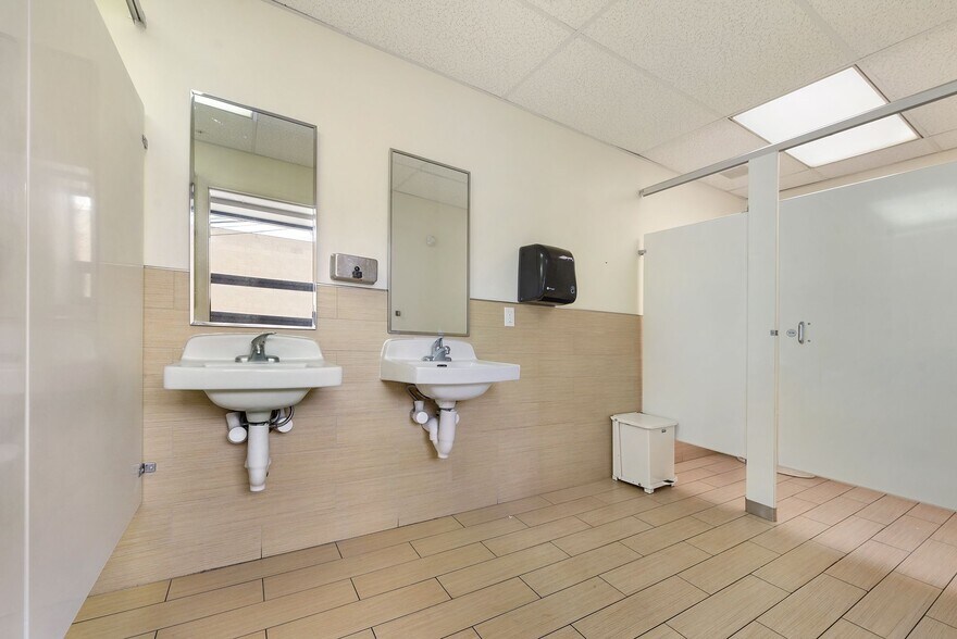 More Photos Of 4749 Baum Blvd, Pittsburgh Flex For Sale