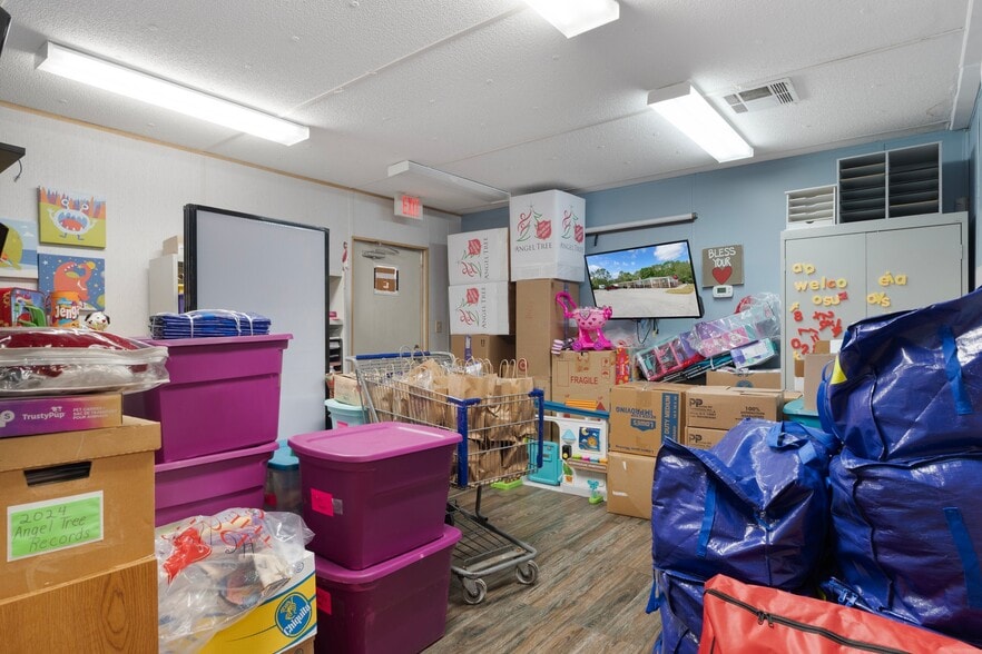 More Photos Of 15464 Cortez Blvd, Brooksville Unknown For Lease