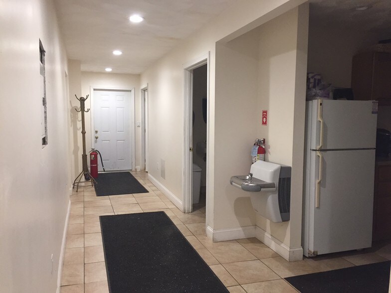 More Photos Of 49-R High St, Woburn Warehouse For Lease