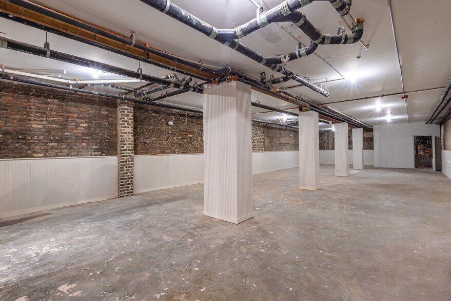 More Photos Of 23 W Broughton St, Savannah Apartments For Lease