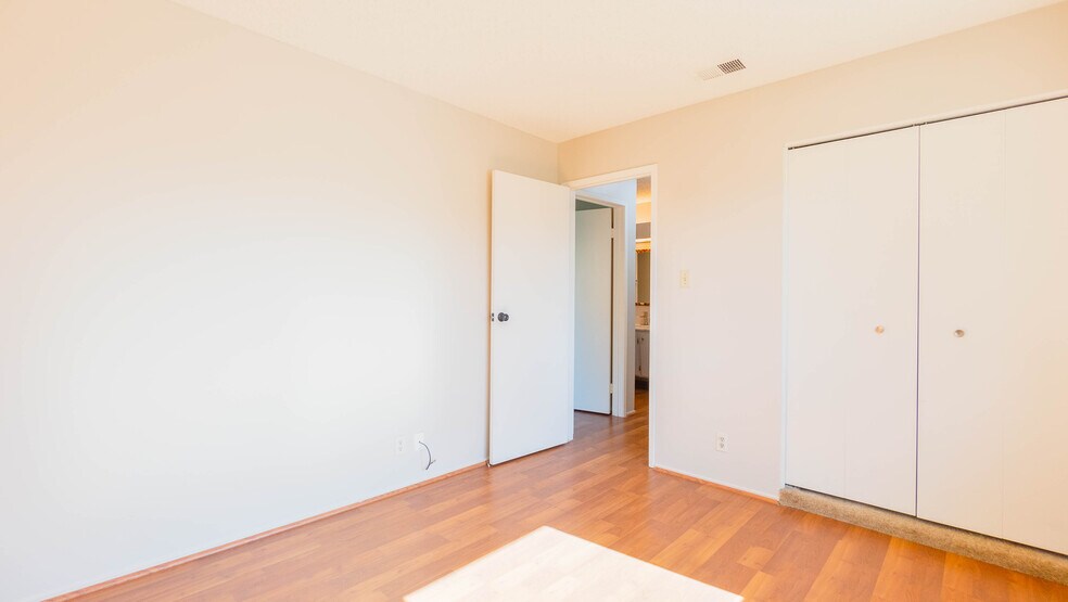 More Photos Of 1093 Del Rio Circle, Concord Apartments For Sale