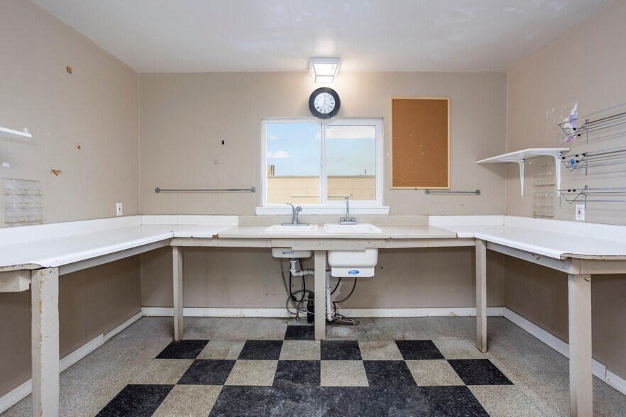 More Photos Of 5428 W Clearwater Ave, Kennewick Storefront Retail Office For Lease